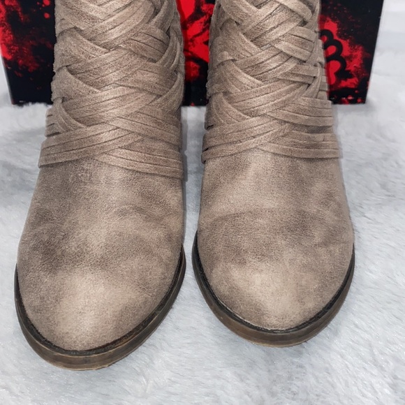 Booties! - Picture 2 of 5